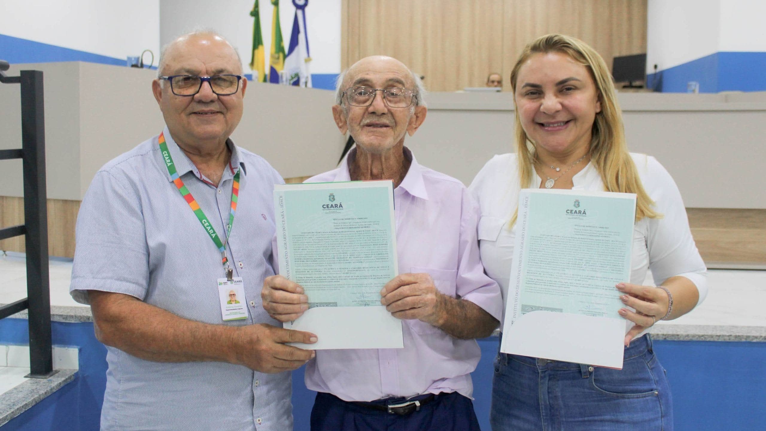Altaneira entrega 55 títulos de propriedade rural a agricultores