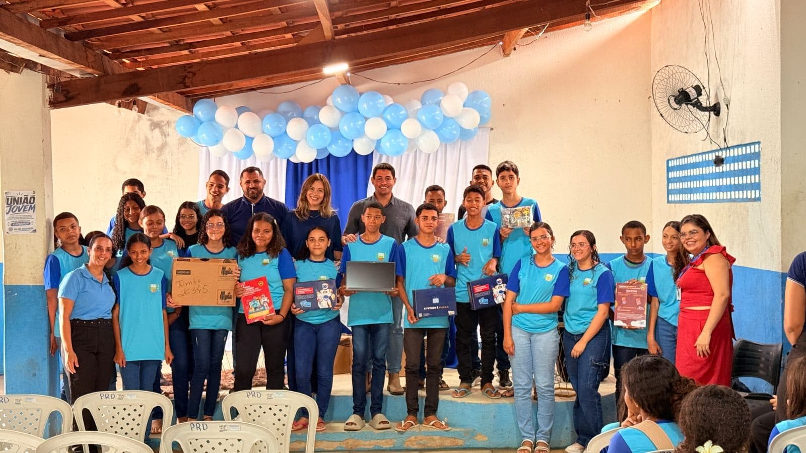 Gestão municipal entrega kits de robótica e incentiva aprendizado tecnológico