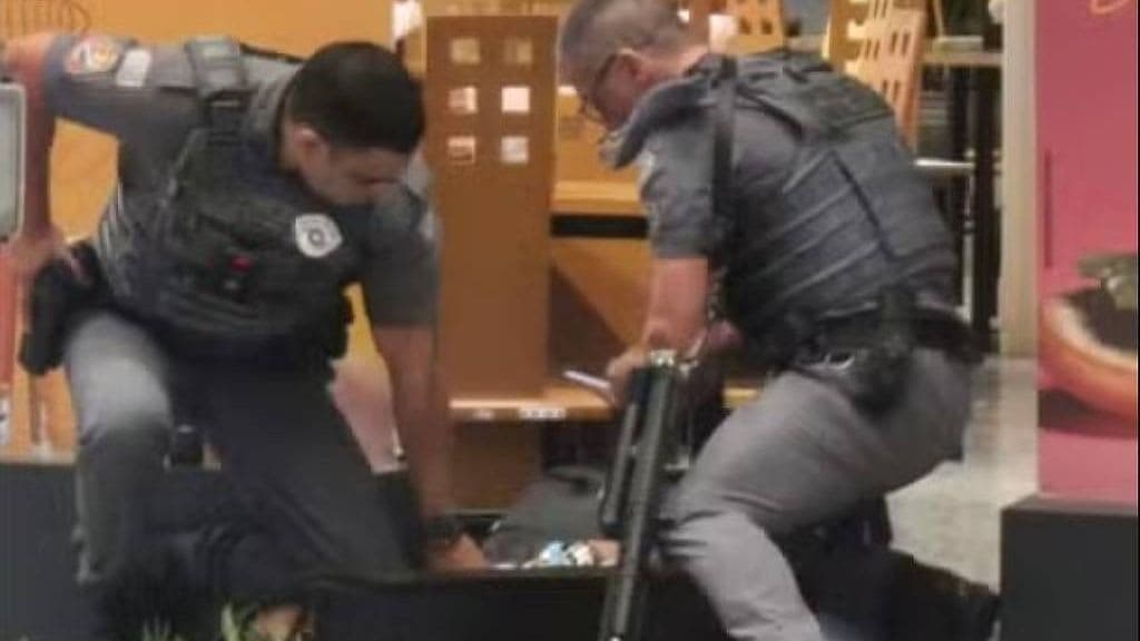 Homem ameaça passageiros com espada no Aeroporto