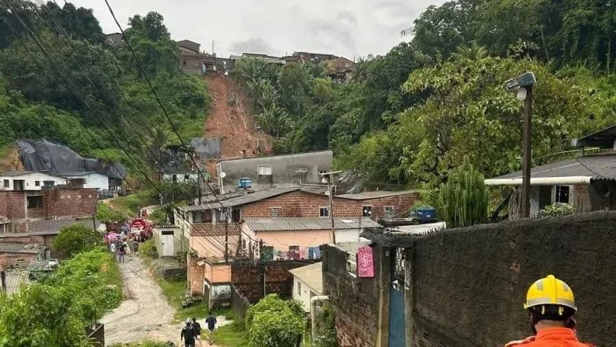 Chuvas fortes e deslizamentos em Pernambuco e na Paraíba