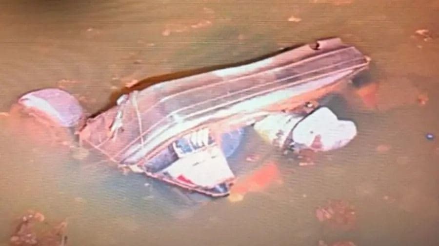 Seis pessoas morrem afogadas após carro cair em lagoa