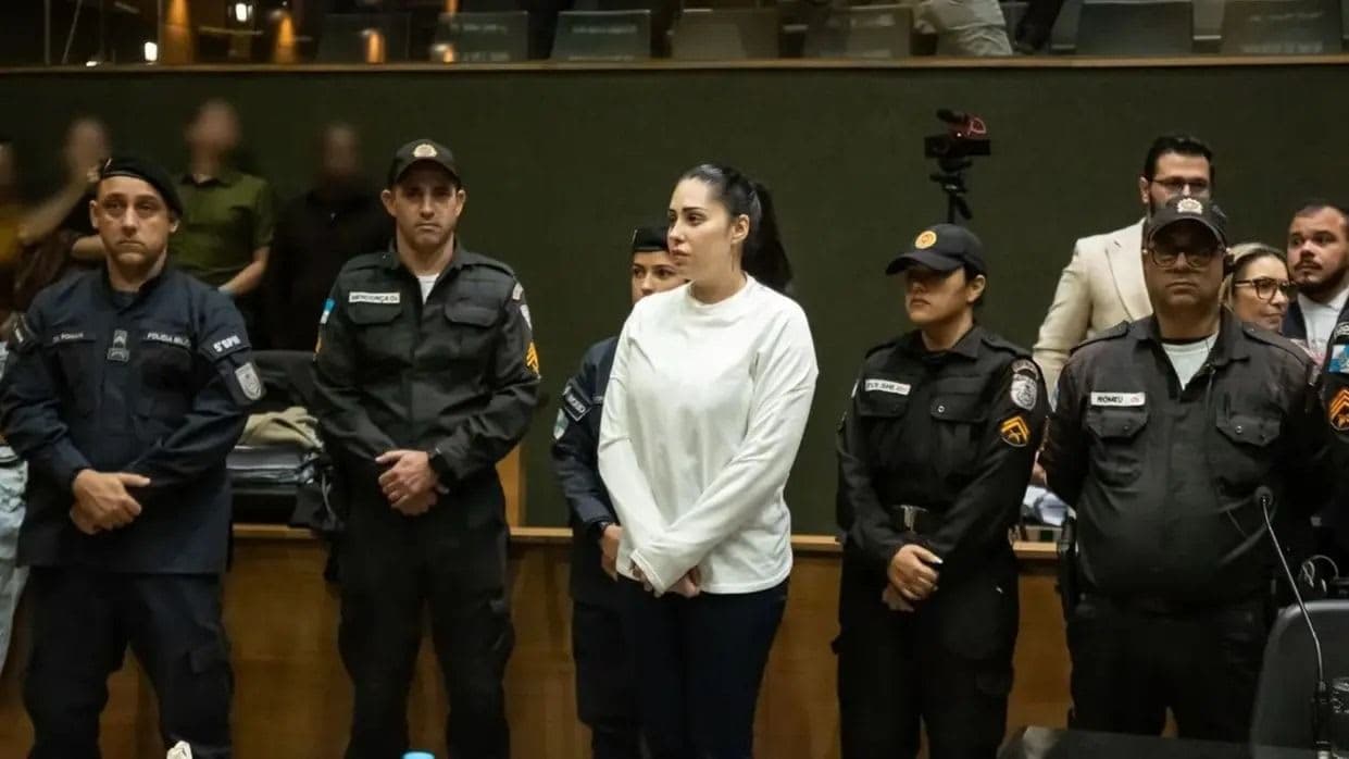 Monique Medeiros deixa prisão após receber perdão judicial no caso Henry Borel