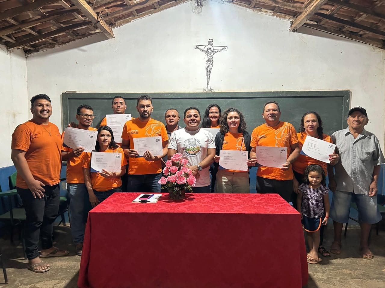 Chapa Quente entrega certificados de cursos no Sítio Mamão