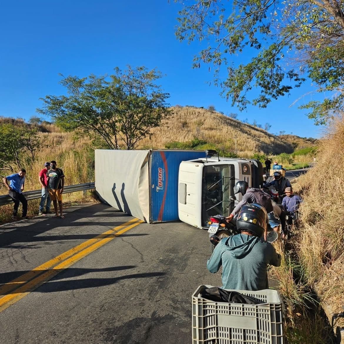 Acidente com caminhão deixa motorista ferido na CE-060