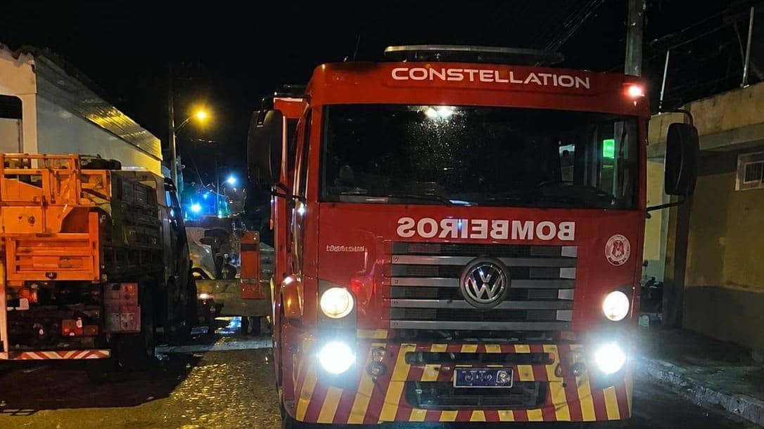 Incêndio atinge galpão de recicláveis no bairro Muriti, em Crato