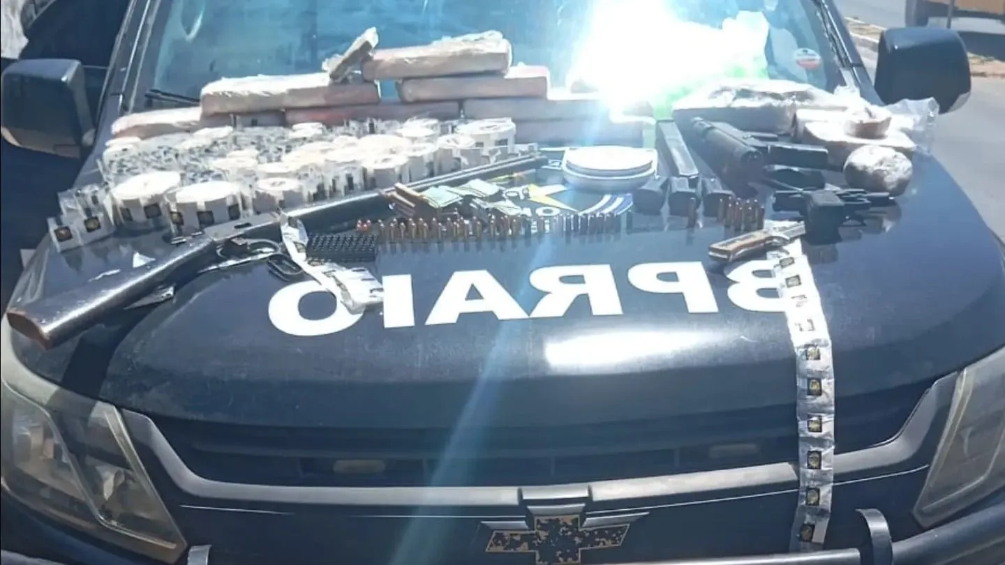 BPRAIO apreende drogas, armas e quase R$ 5 mil no Crato