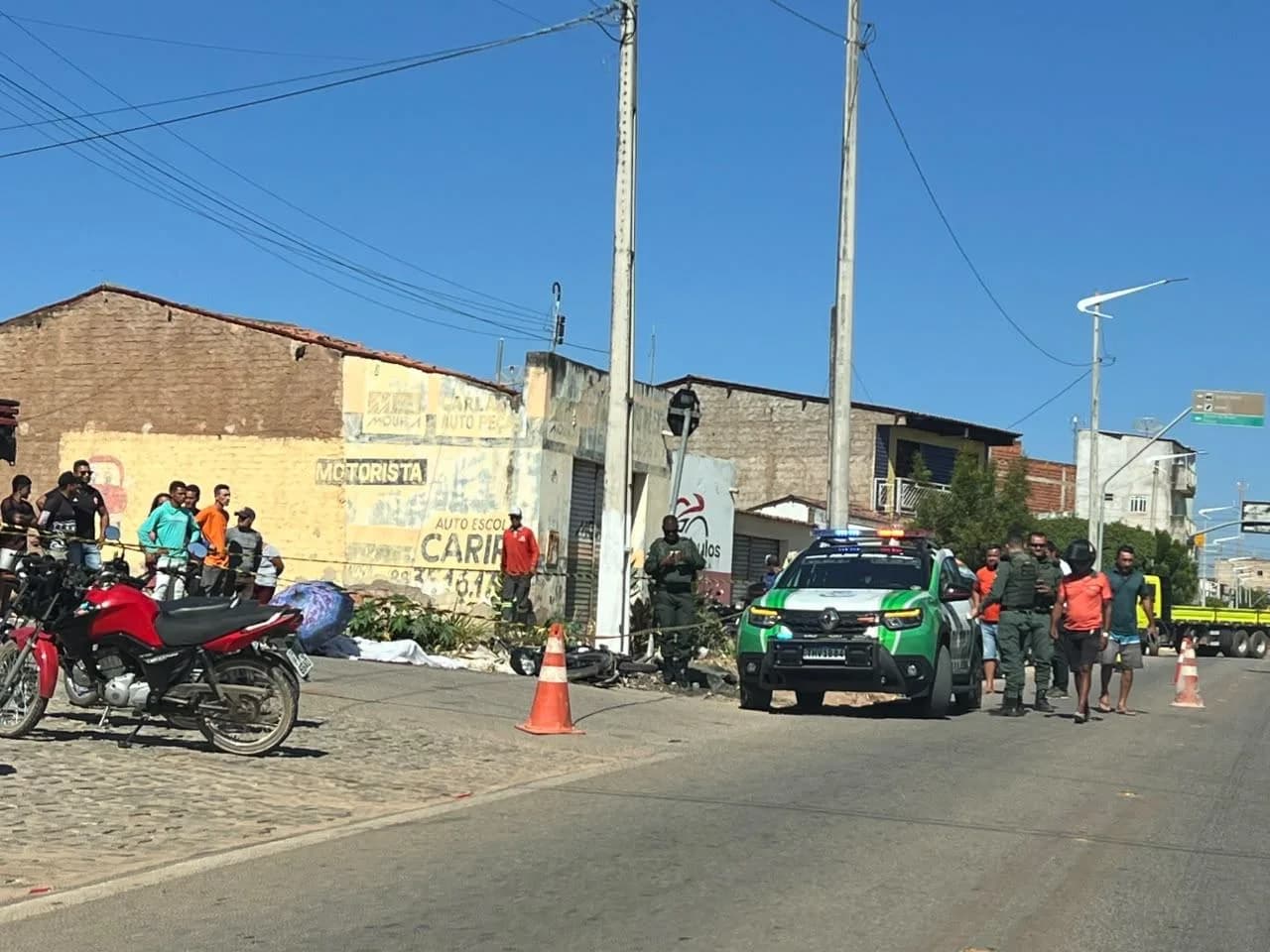 Motociclista morre após colisão com caminhão na CE-292