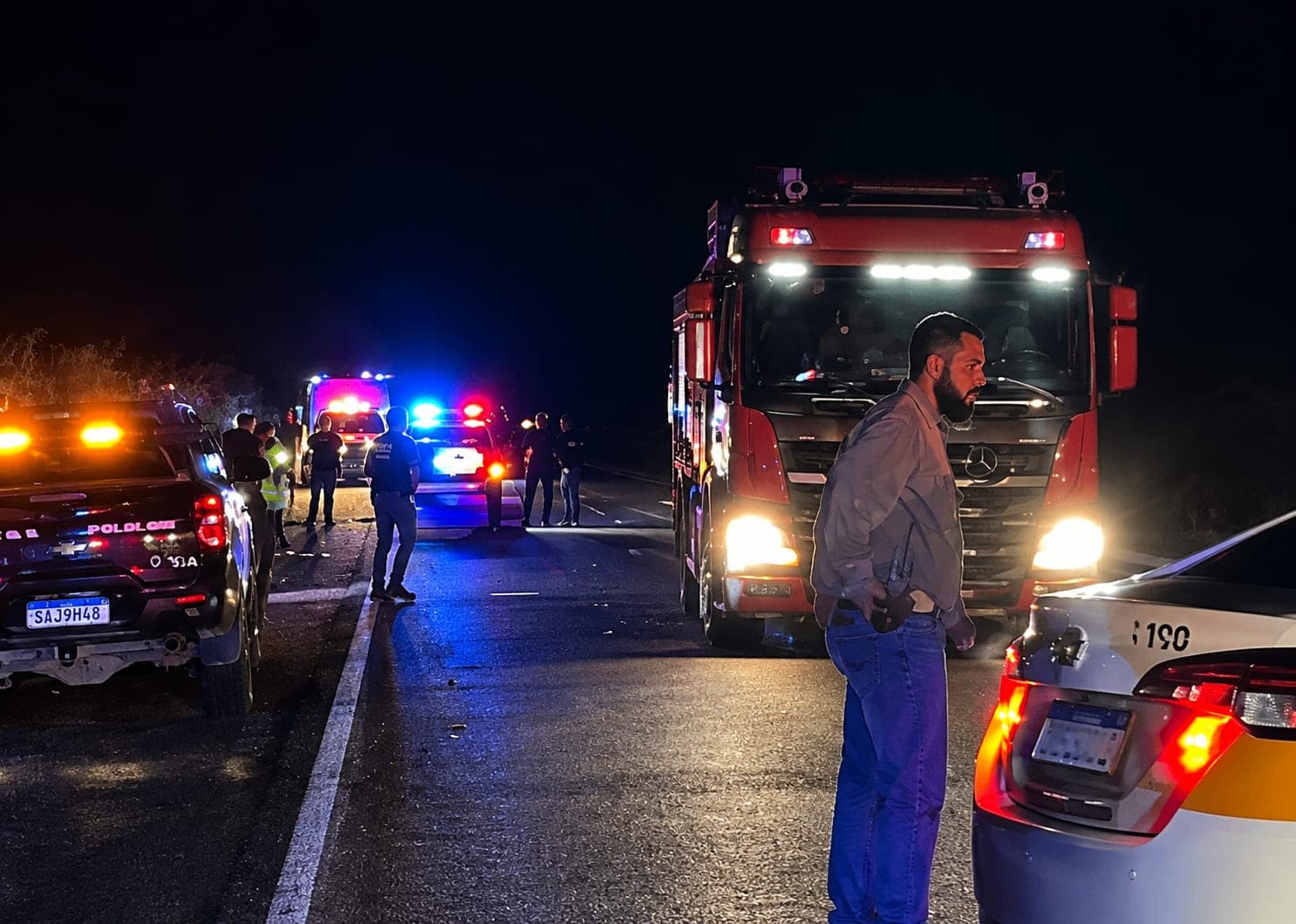 Colisão entre moto e caminhão deixa dois mortos na BR-020, em Tauá