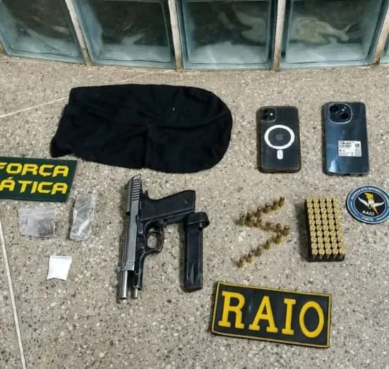 RAIO apreende pistola com numeração raspada, munições e drogas no Crato