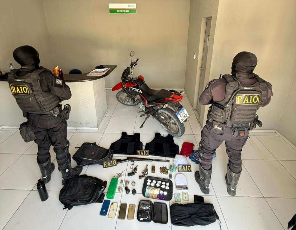 Operação policial prende três suspeitos e apreende armas e drogas na divisa entre Ceará e Rio Grande do Norte