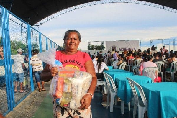 Prefeitura de Altaneira distribui 300 cestas básicas e anuncia retorno do Cartão Mãe