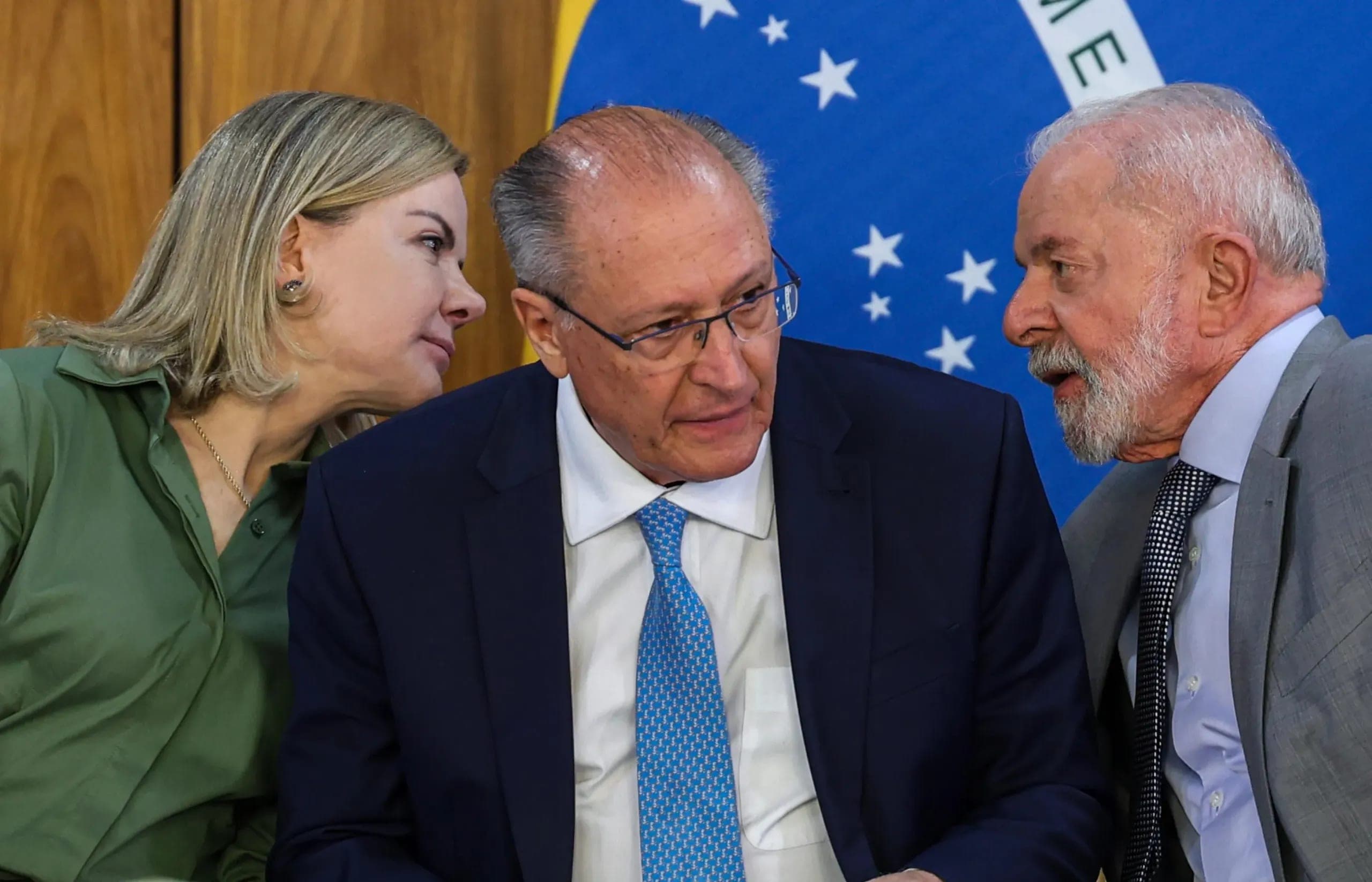 Lula exonera 16 ministros na reta final do prazo para saída de cargos antes das eleições