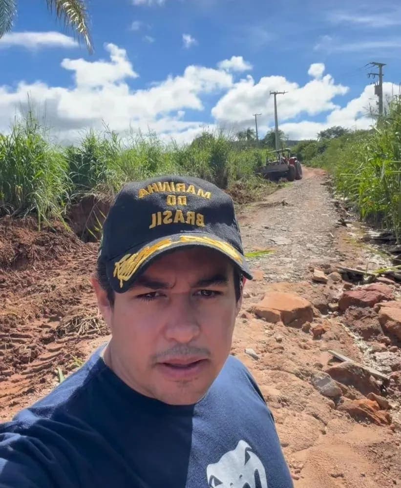 Prefeito de Santana do Cariri, Dr. Samuel reage rápido e lidera força-tarefa para recuperar estradas após chuvas