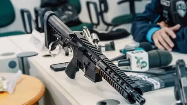 Fuzis, metralhadoras e a 'sede bélica' do CV: de onde vêm as armas que municiam facção no Ceará?