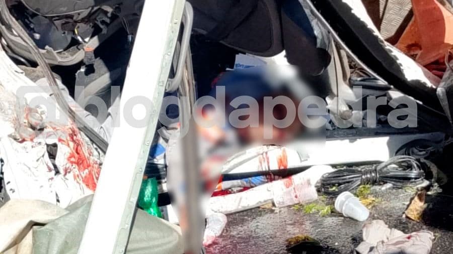 Grave acidente entre caminhões deixa duas vítimas fatais na CE-292