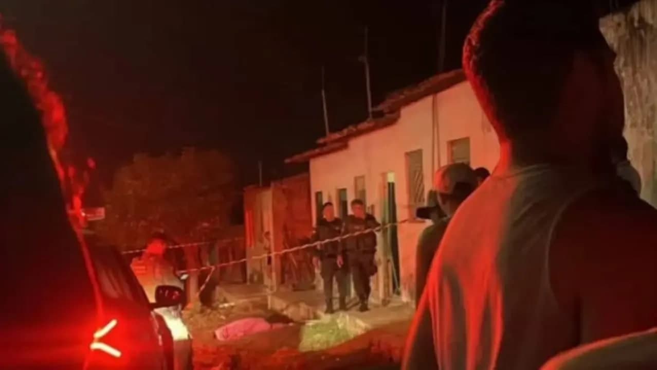 Mulher é morta dentro de casa e irmão fica ferido após ataque a tiros em Barbalha