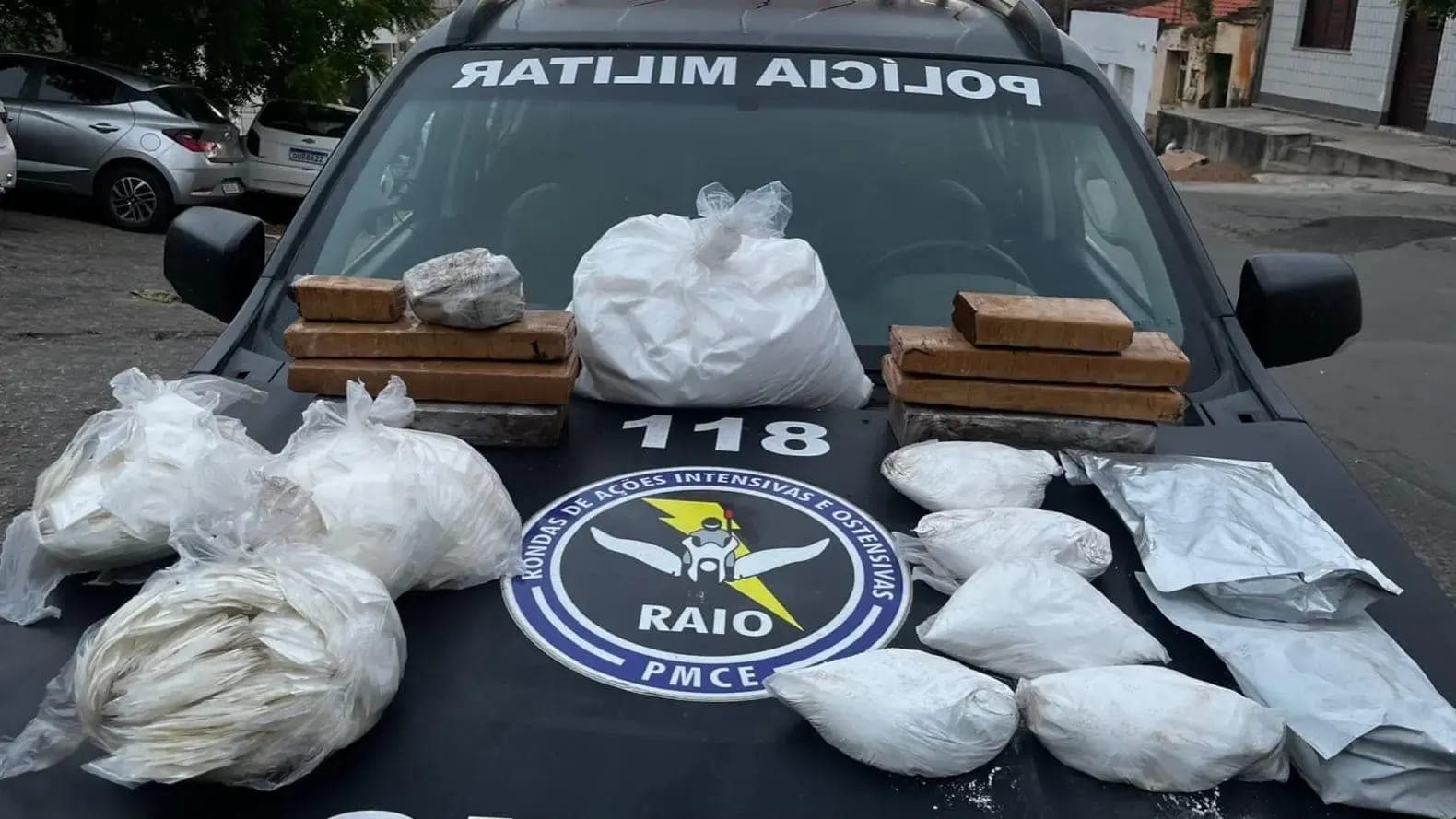 Mulher é presa com 17 kg de drogas em ônibus com destino a Tauá, no Interior do Ceará