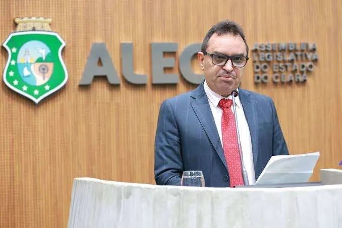 Pedro Lobo recebe Título de Cidadão Santanense concedido pela Câmara de Santana do Cariri